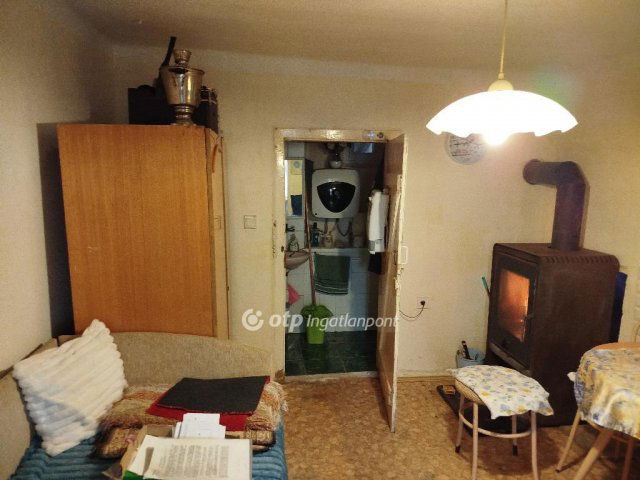 Eladó ikerház, Pécsett 8 M Ft, 2 szobás / költözzbe.hu