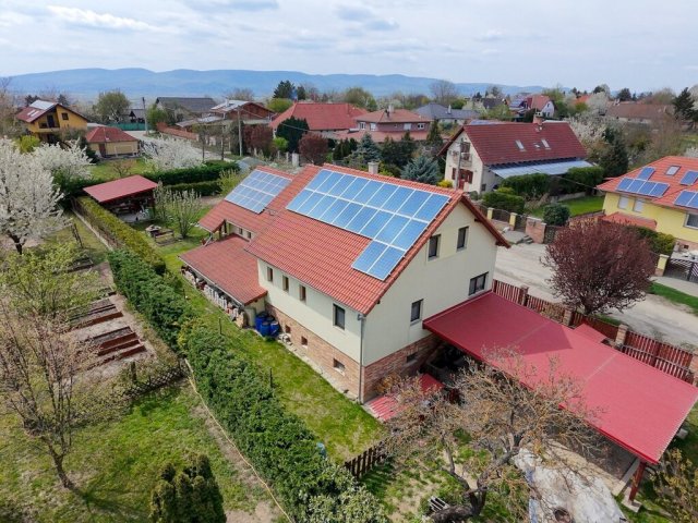 Eladó családi ház, Vácon 150 M Ft, 6 szobás