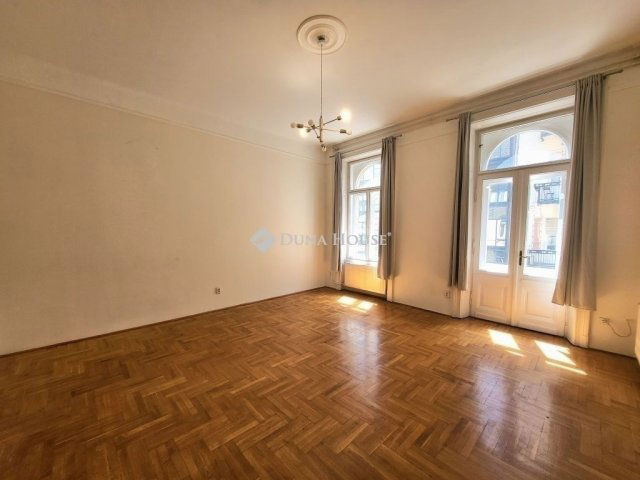 Eladó téglalakás, Budapesten, VII. kerületben 67.9 M Ft