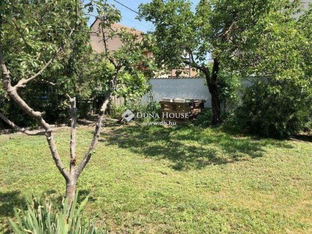 Eladó családi ház, Esztergomban 39.9 M Ft, 2 szobás