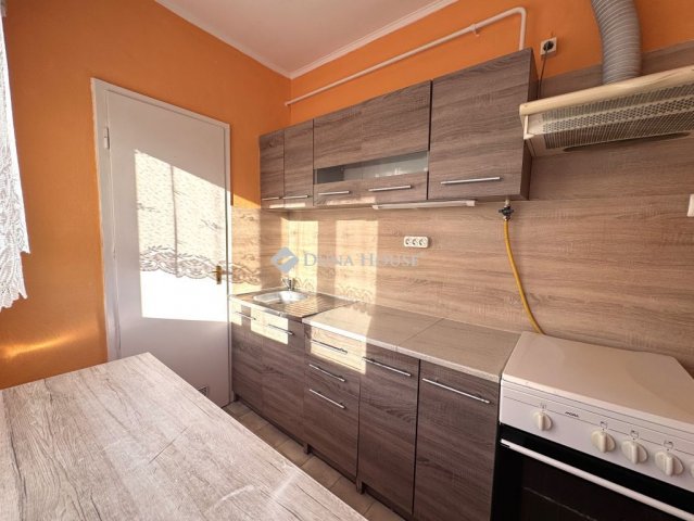 Eladó panellakás, Békéscsabán 27.9 M Ft, 2 szobás