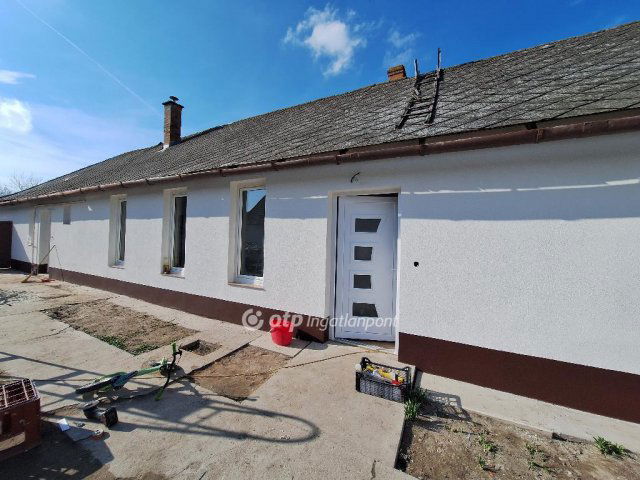 Eladó családi ház, Akasztón 18.9 M Ft, 2 szobás