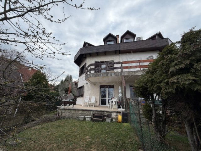 Eladó ikerház, Budapesten, III. kerületben, Remetehegyi úton