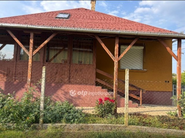 Eladó családi ház, Balsán 41.5 M Ft, 6+1 szobás