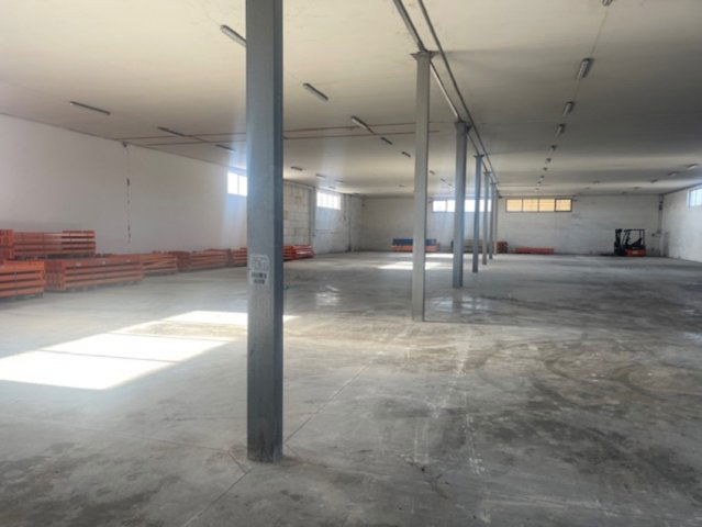 Kiadó ipari ingatlan, Debrecenben 2160 E Ft / hó