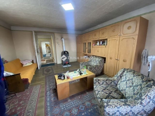Eladó családi ház, Zsámbokon 35 M Ft, 2 szobás