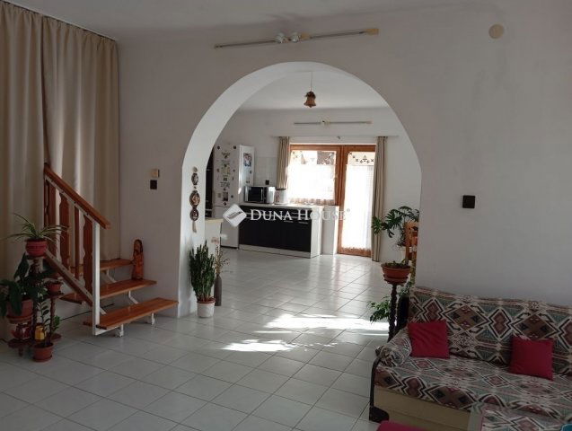 Eladó családi ház, Kiskunlacházán 85 M Ft, 5 szobás