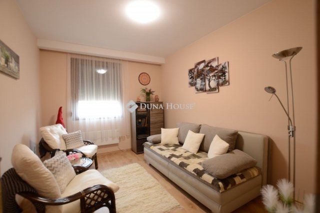 Eladó családi ház, Márkón 146 M Ft, 4 szobás