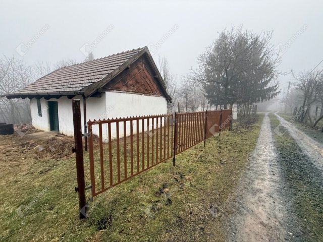 Eladó nyaraló, Gyűrűsön 2.5 M Ft, 1 szobás