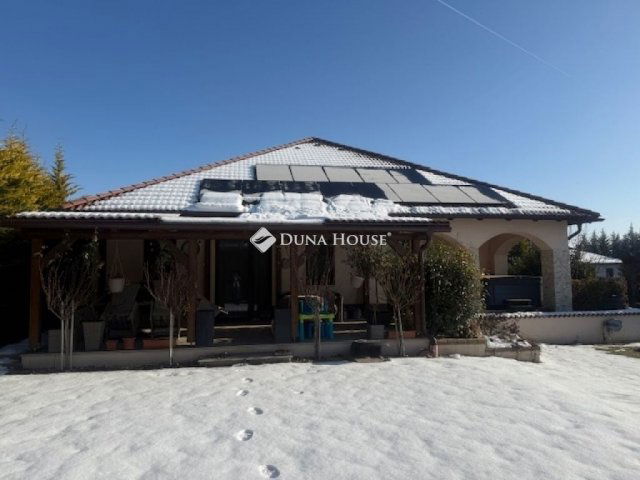 Eladó családi ház, Nagytarcsán 200 M Ft, 4 szobás