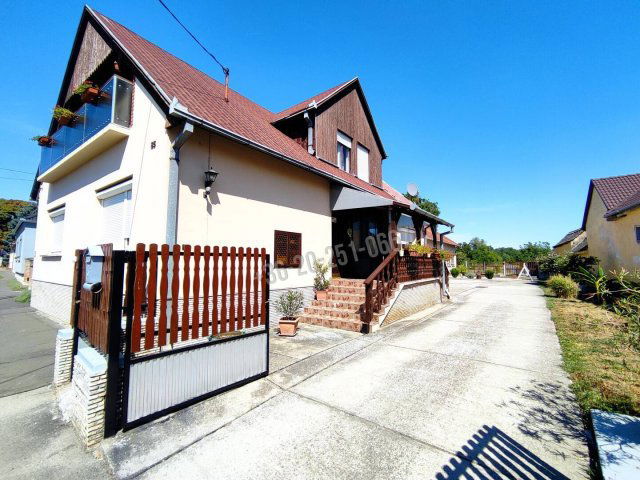 Eladó családi ház, Udvaron 38 M Ft, 6 szobás