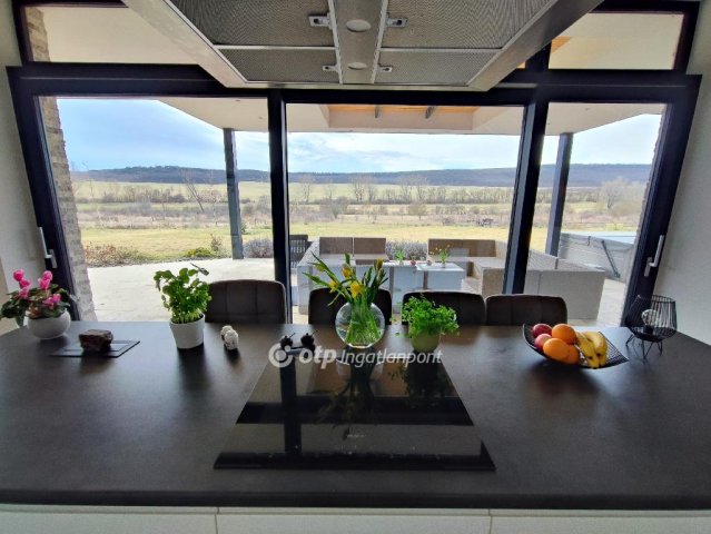 Eladó családi ház, Törökbálinton 697 M Ft, 6 szobás