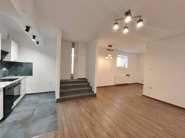 Eladó téglalakás, Budapesten, III. kerületben, Miklós téren