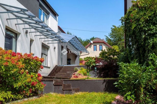 Eladó családi ház, Gödöllőn 279 M Ft, 5 szobás