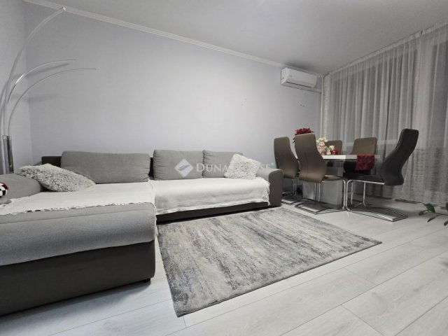 Eladó panellakás, Pécsett, Nagy Imre úton 57.9 M Ft, 3 szobás