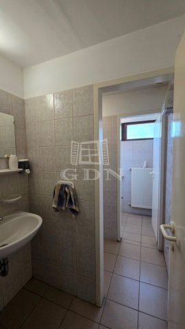 Kiadó iroda, Székesfehérvárott 342 E Ft / hó