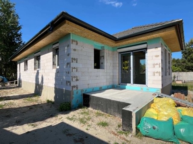 Eladó családi ház, Balatonfenyvesen 59.99 M Ft, 2 szobás