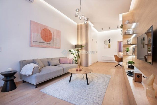 Eladó téglalakás, Budapesten, VII. kerületben 117 M Ft, 2 szobás