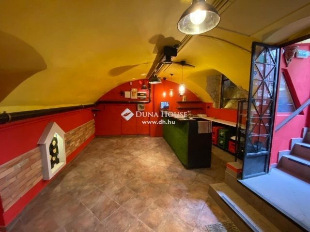 Eladó üzlethelyiség, Budapesten, VI. kerületben 61.9 M Ft