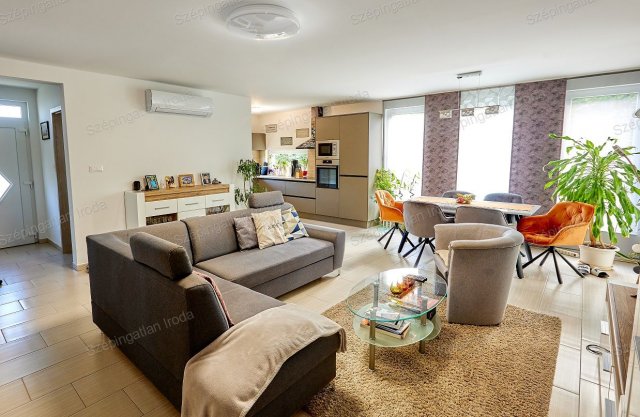 Eladó családi ház, Harkán 125 M Ft, 4 szobás