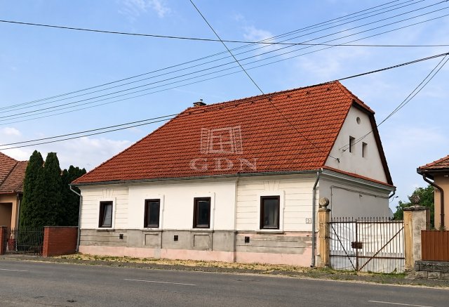 Eladó családi ház, Bonyhádon 60 M Ft, 6 szobás