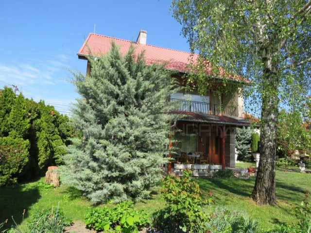 Eladó családi ház, Győrött 175 M Ft, 6 szobás