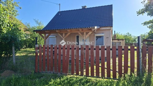 Eladó családi ház, Dombóváron 16.9 M Ft, 2 szobás