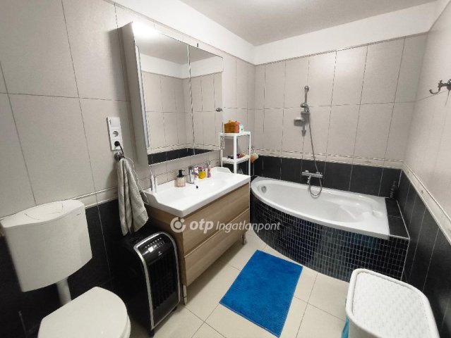 Eladó családi ház, Velencén 215 M Ft, 4 szobás