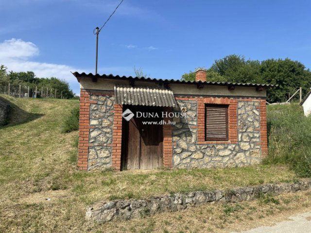 Eladó családi ház, Vértesszőlősön 14.9 M Ft, 1 szobás