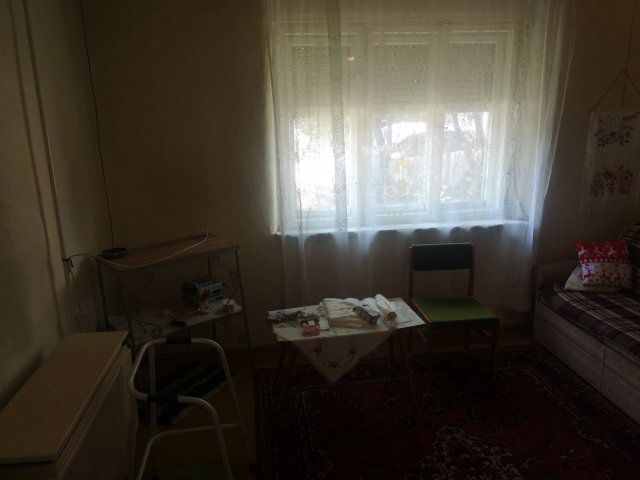 Eladó családi ház, Tiszaföldváron 15 M Ft, 2 szobás