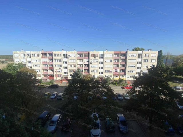 Eladó panellakás, Szolnokon 30 M Ft, 3 szobás