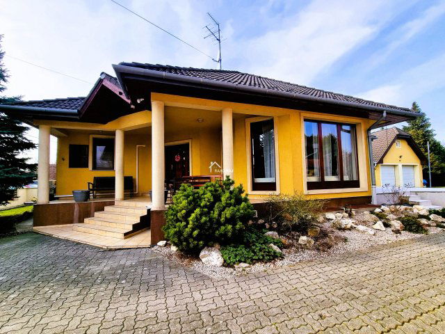 Eladó családi ház, Feketeerdőn 169 M Ft, 3 szobás