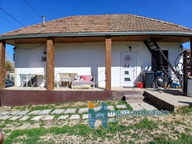 Eladó családi ház, Galgagután 16 M Ft, 1 szobás