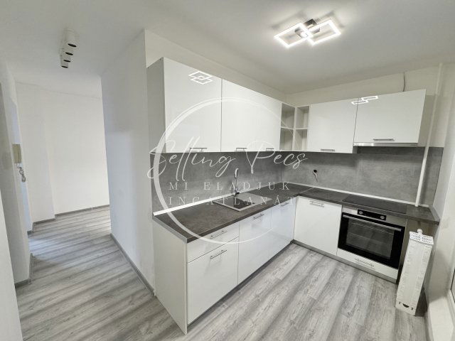 Eladó panellakás, Pécsett, Melinda utcában 42.5 M Ft, 2 szobás