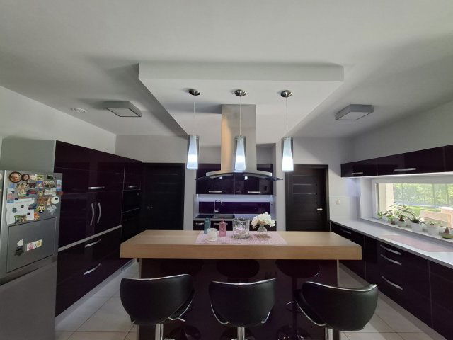 Eladó családi ház, Debrecenben 239.9 M Ft, 6 szobás