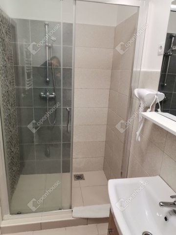 Kiadó családi ház, albérlet, Komáromban 3200 E Ft / hó