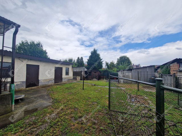 Eladó családi ház, Komáromban 47.9 M Ft, 3 szobás