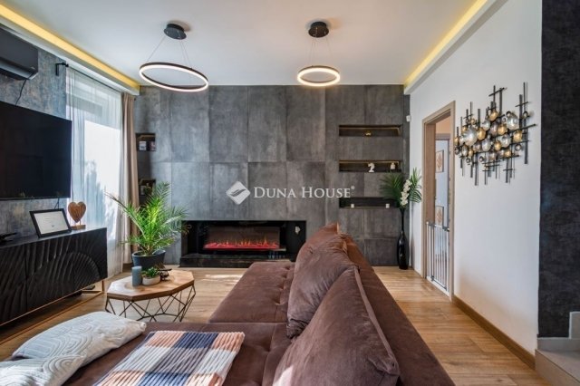 Eladó ikerház, Budapesten, XVIII. kerületben 164.5 M Ft, 5 szobás