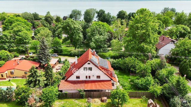 Eladó családi ház, Alsóörsön 254 M Ft, 10+5 szobás