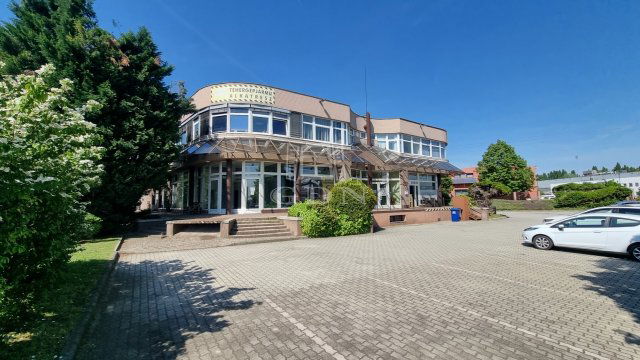 Kiadó iroda, Székesfehérvárott 290 E Ft / hó