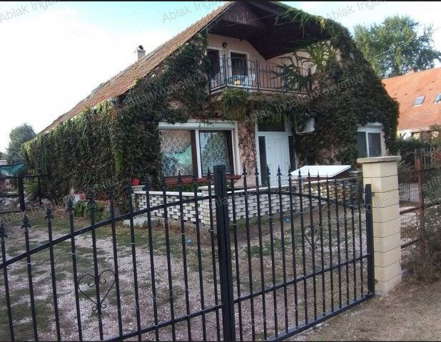 Eladó családi ház, Táborfalván 89 M Ft, 6 szobás
