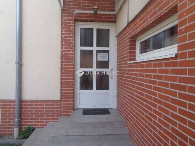 Kiadó téglalakás, albérlet, Székesfehérvárott 270 E Ft / hó