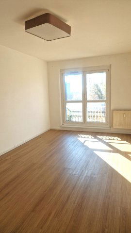 Eladó panellakás, Budapesten, III. kerületben, Gyűrű utcában