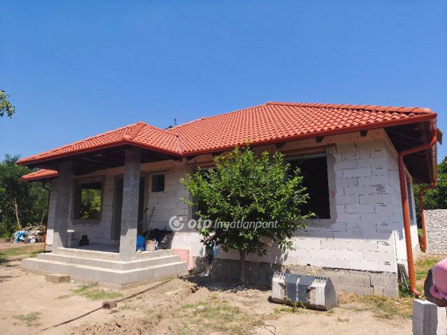 Eladó családi ház, Besnyőn 99.9 M Ft, 3+1 szobás