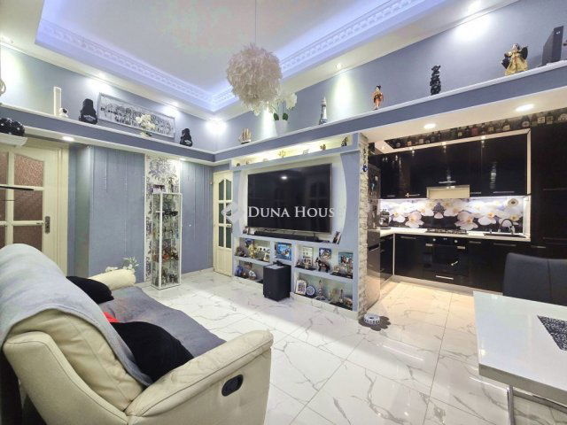 Eladó téglalakás, Budapesten, VIII. kerületben, Dobozi utcában