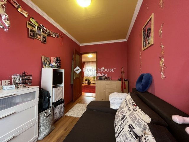 Eladó családi ház, Pétfürdőn 84.9 M Ft, 4+2 szobás
