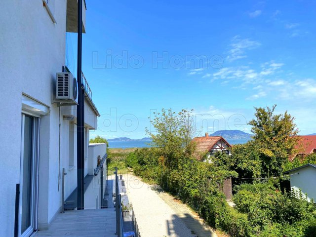 Eladó téglalakás, Balatonfenyvesen 54.9 M Ft, 1 szobás