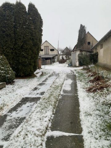 Eladó családi ház, Pécsett 95 M Ft, 5 szobás