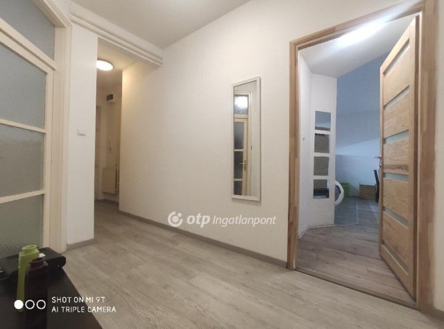 Eladó téglalakás, Pécsett 92 M Ft, 4 szobás