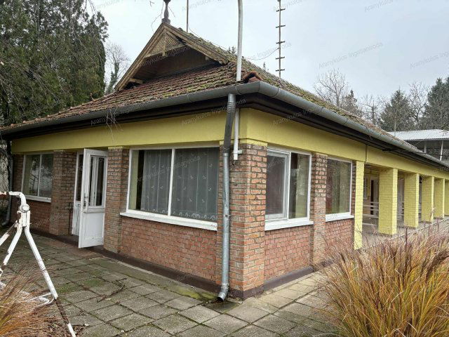 Eladó nyaraló, Dobozon 42.9 M Ft, 8 szobás / költözzbe.hu